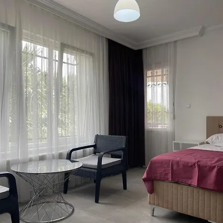 מלון Evim Palace *